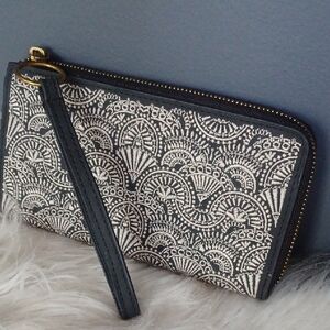 Universal Thread Wallet